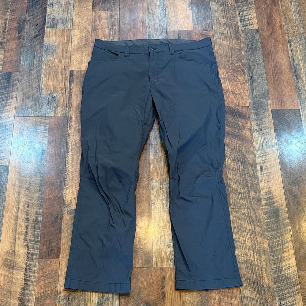 Eddie Bauer Men's gray Trousers 38x30 (2850)